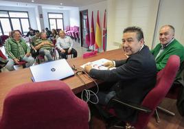 Luis Mariano Santos y Eduardo López Sendino, durante el último consejo general de la UPL.