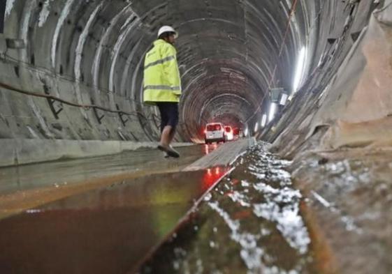 Imagen de una de las canalizaciones realizadas para el movimiento del agua derivada de la Variante.