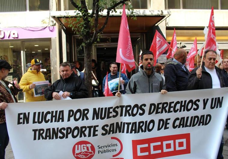 Los trabajadores del transporte sanitario de León desconvocan la huelga prevista para este mes