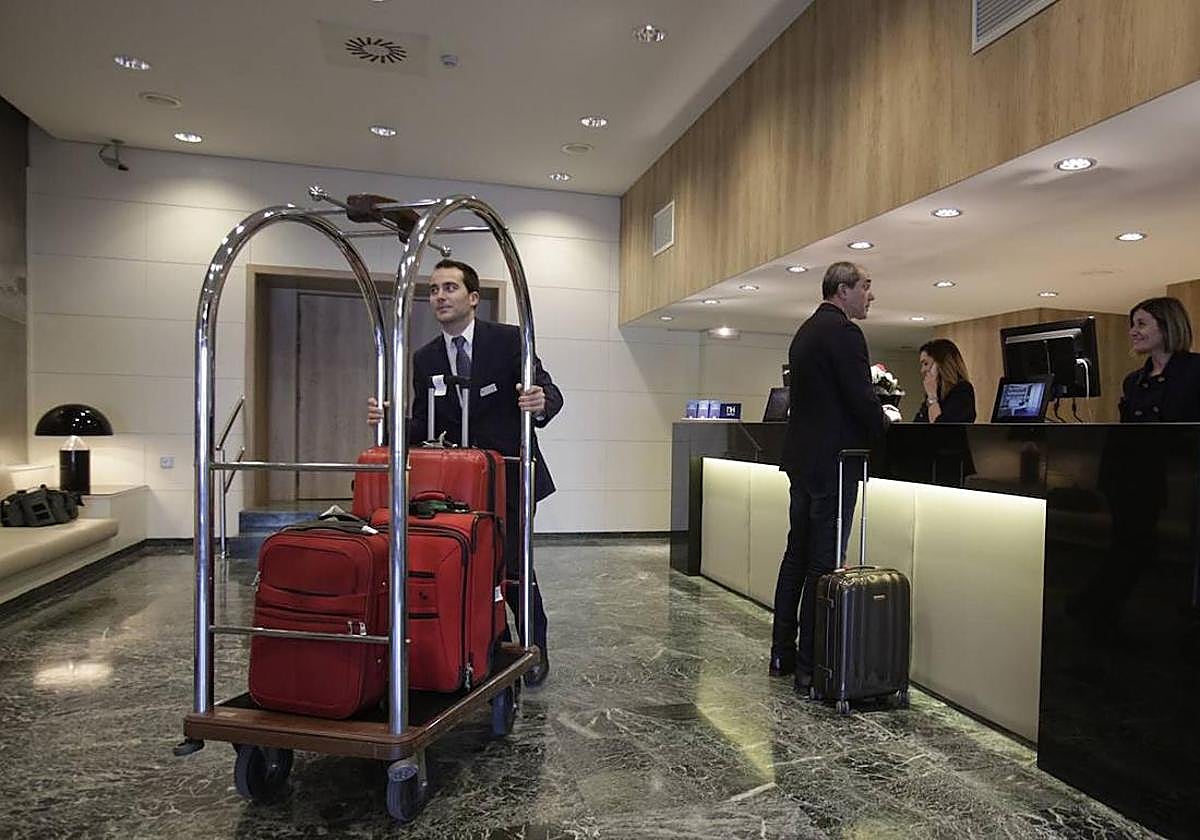 El empleo reflota durante la campaña de verano para compensar los periodos vacacionales.