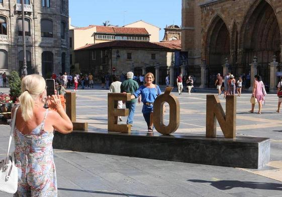 León presenta en La Coruña su oferta turística ante cien agencias de viajes