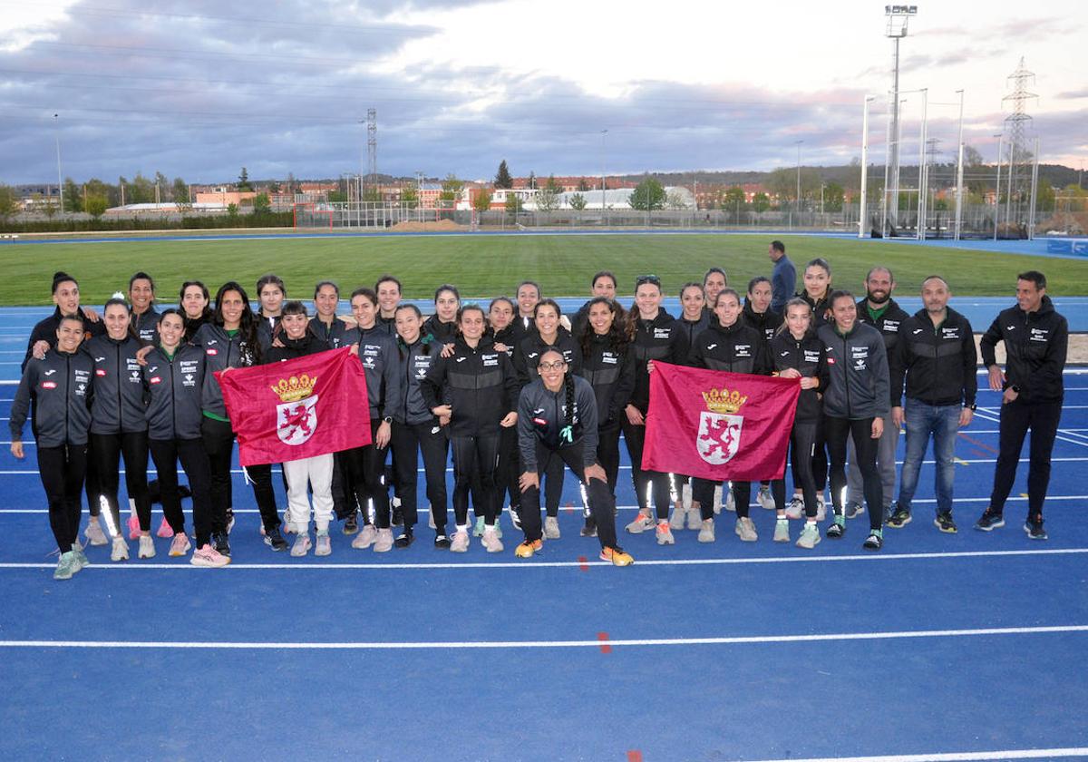 Equipo femenino del ULE Sprint Atletismo.