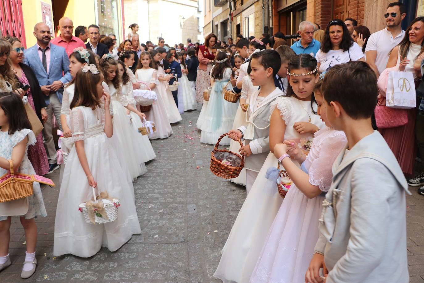 El Corpus sale a las calles de León