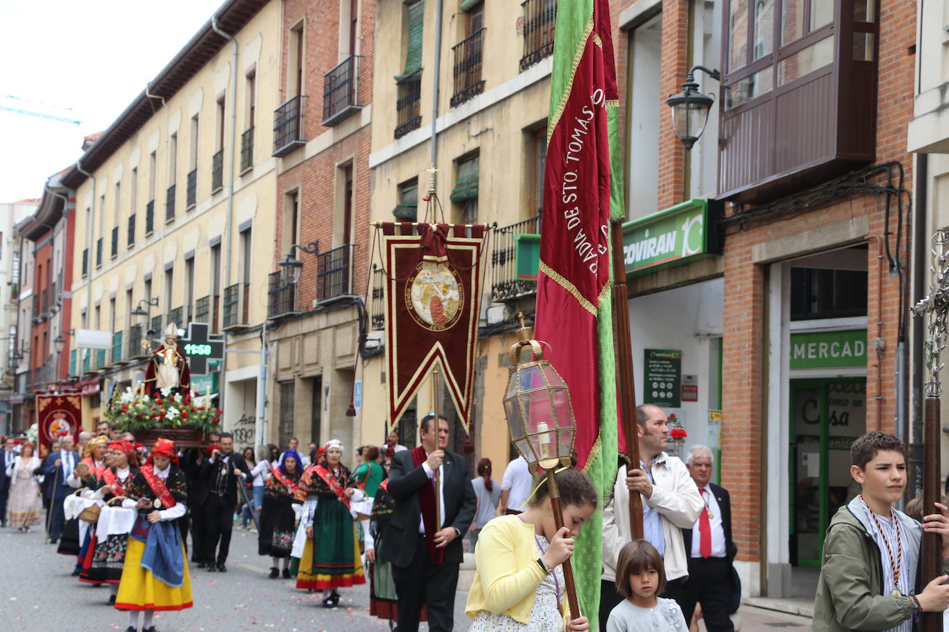 El Corpus sale a las calles de León