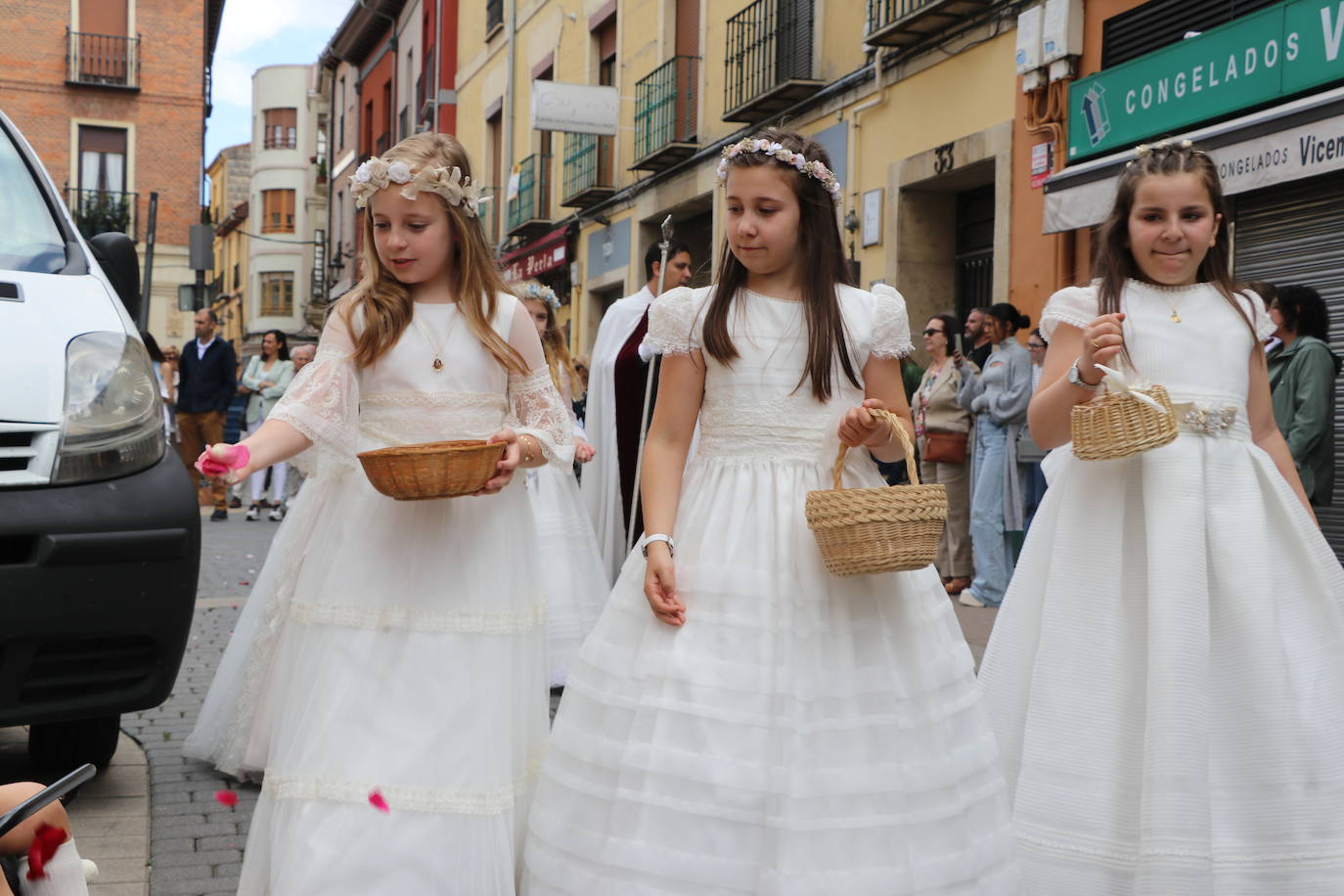 El Corpus sale a las calles de León