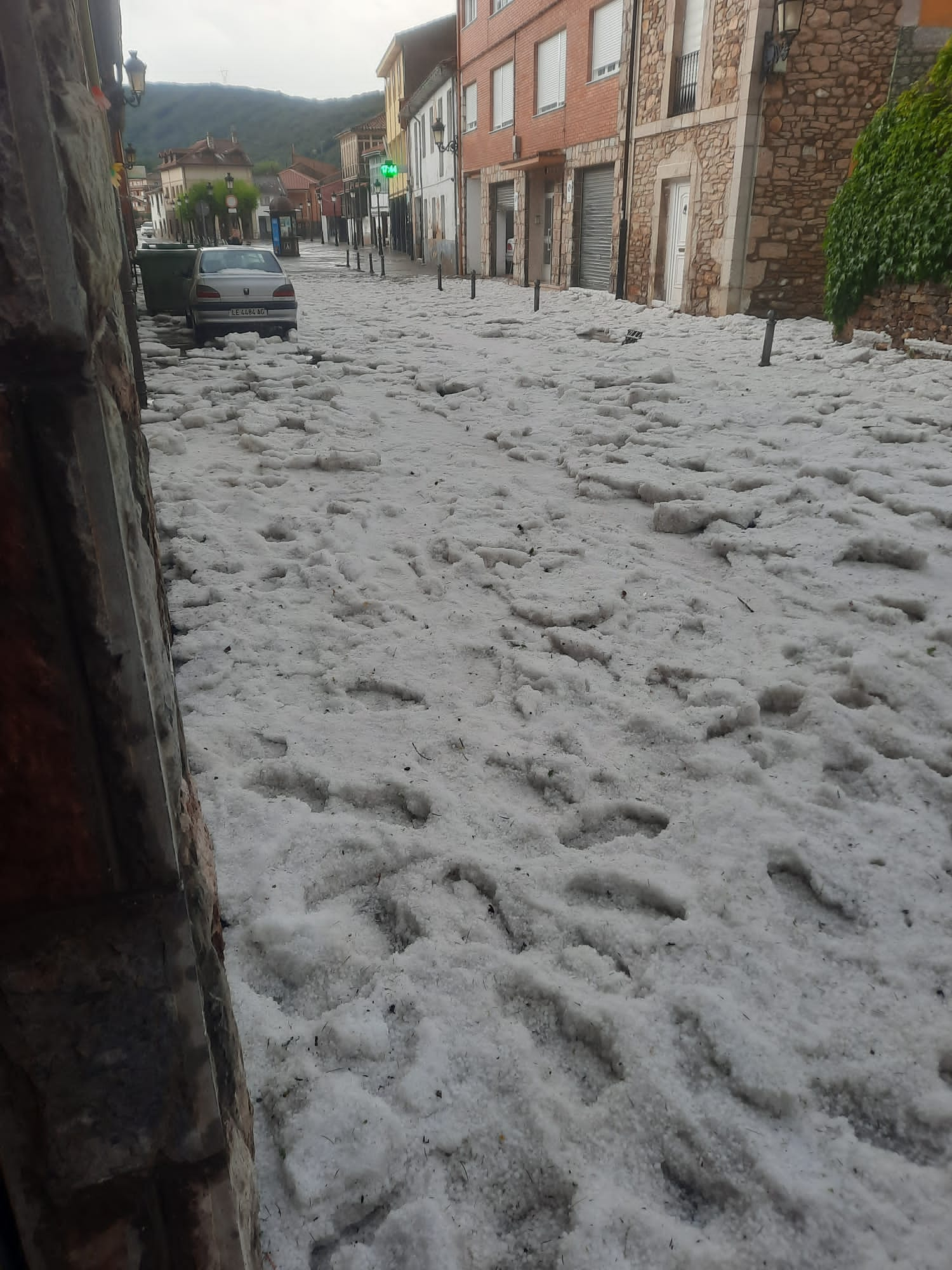 Granizada brutal en La Pola de Gordón