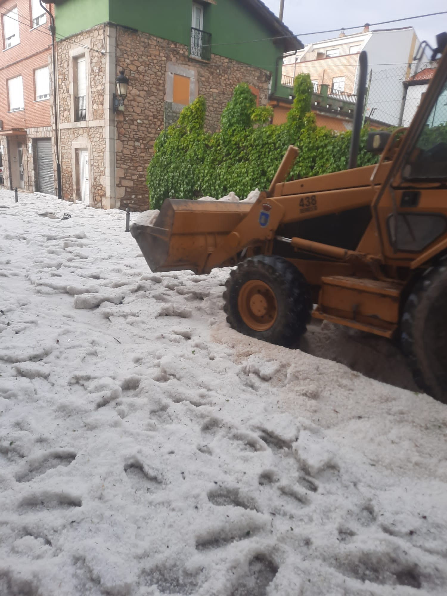 Granizada brutal en La Pola de Gordón