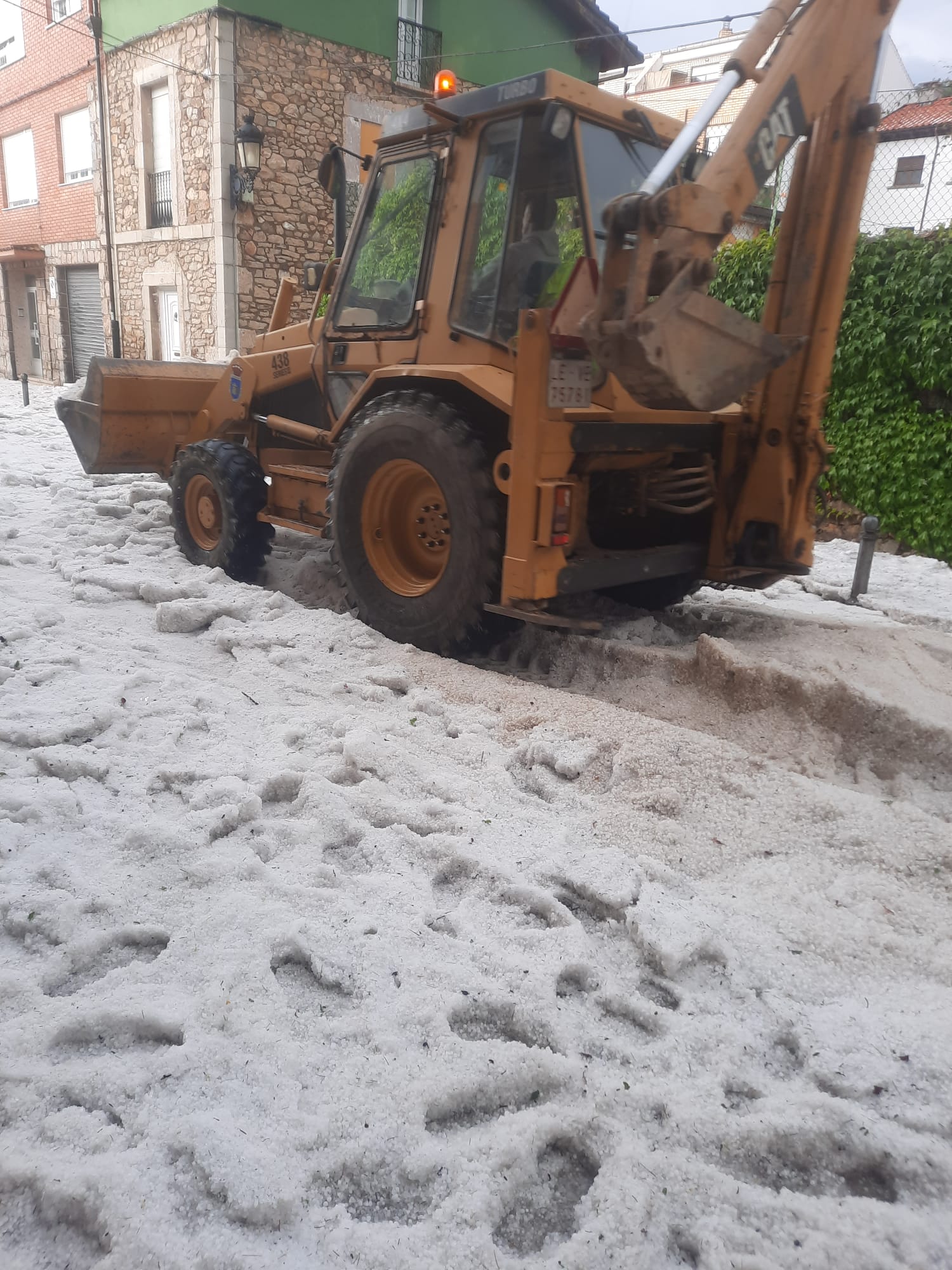 Granizada brutal en La Pola de Gordón