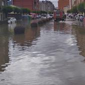 Una fuerte tormenta provoca inundaciones en varios puntos de Ponferrada y obliga a realizar 52 intervenciones