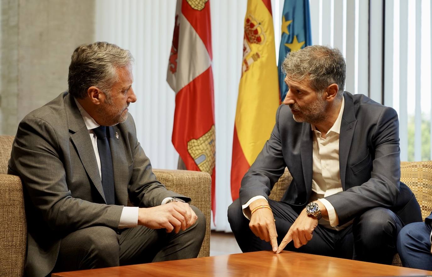 Reunión del presidente de las Cortes con el CEL