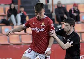 Aarón Rey, en un partido con el Nástic.