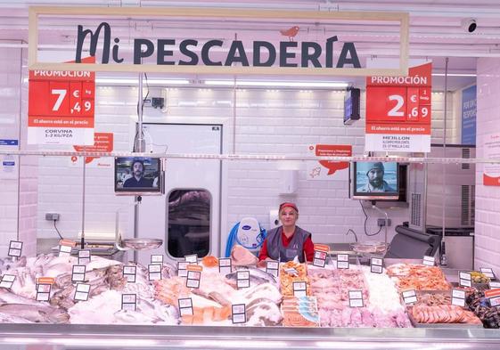 Imagen de la pescadería de supermercados Alcampo.