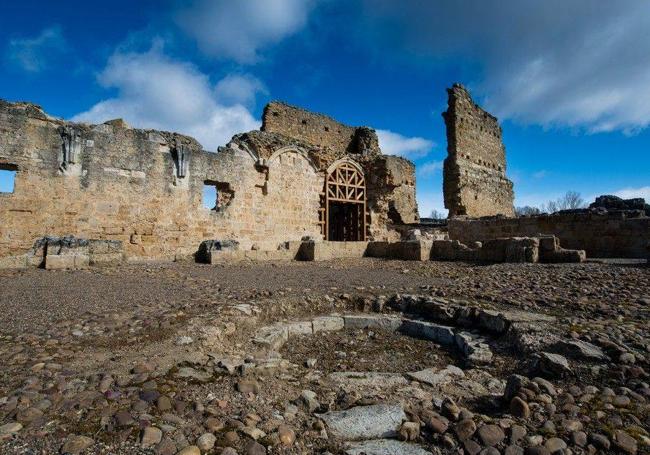 Ruinas del Monasterio de San Pedro de Eslonza.