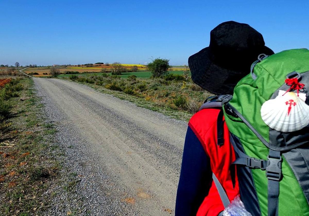 Imagen de archivo de un peregrino haciendo el Camino de Santiago.