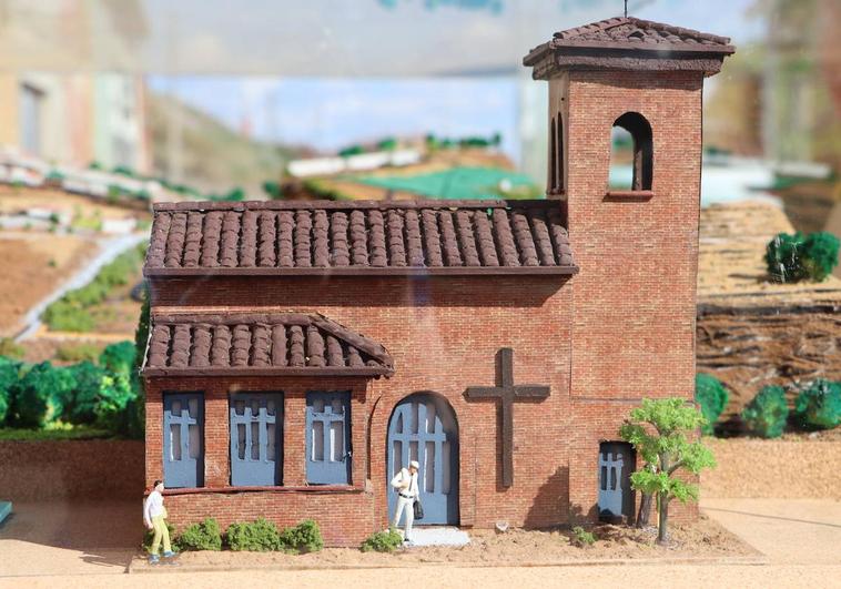 Reconstrucción de la desaparecida iglesia de Villalobar en la maqueta de la localidad.