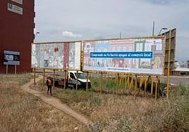 Difusión de la campaña en vallas publicitarias de 8x3 metros en distintos puntos del municipio.