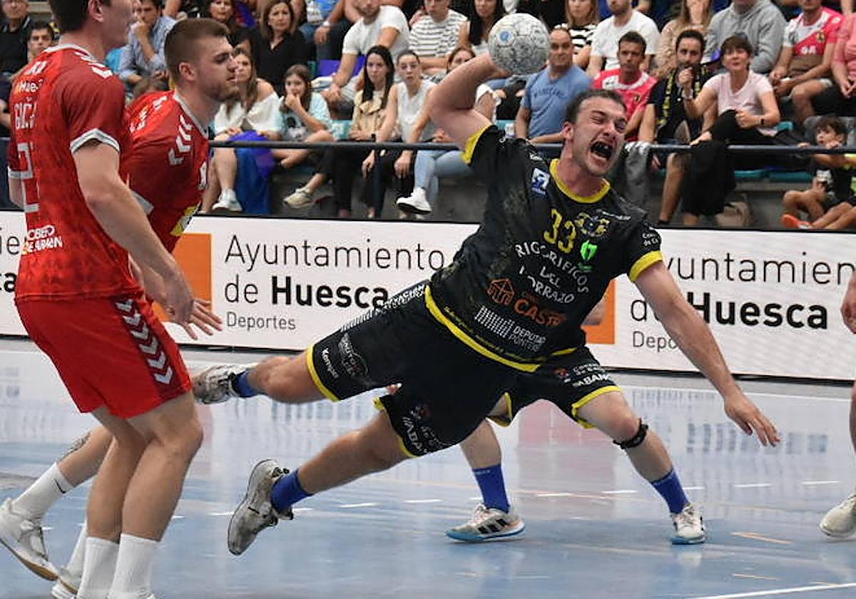 Alberto Martin, en un partido con Cangas.
