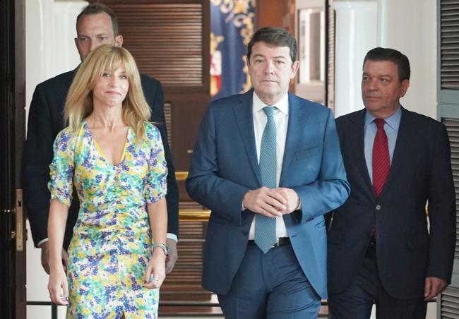 Susana Hernández, junto al presidente de la Junta de Castilla y León, este viernes.