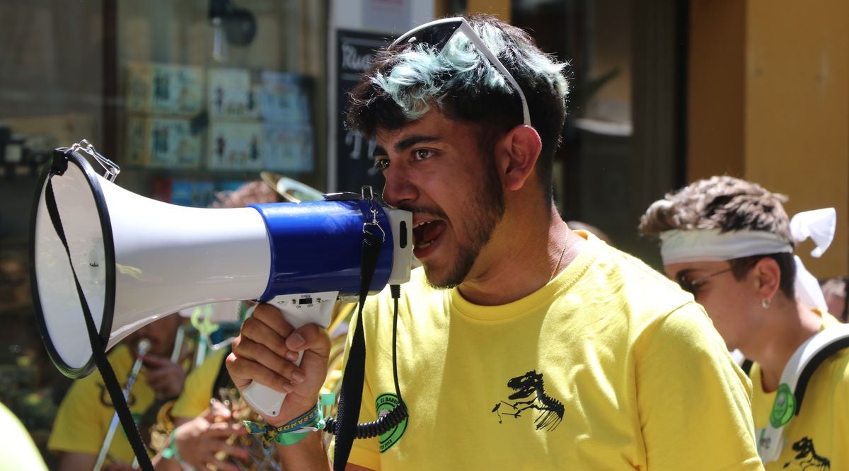 Las peñas anuncian la llegada de las fiestas