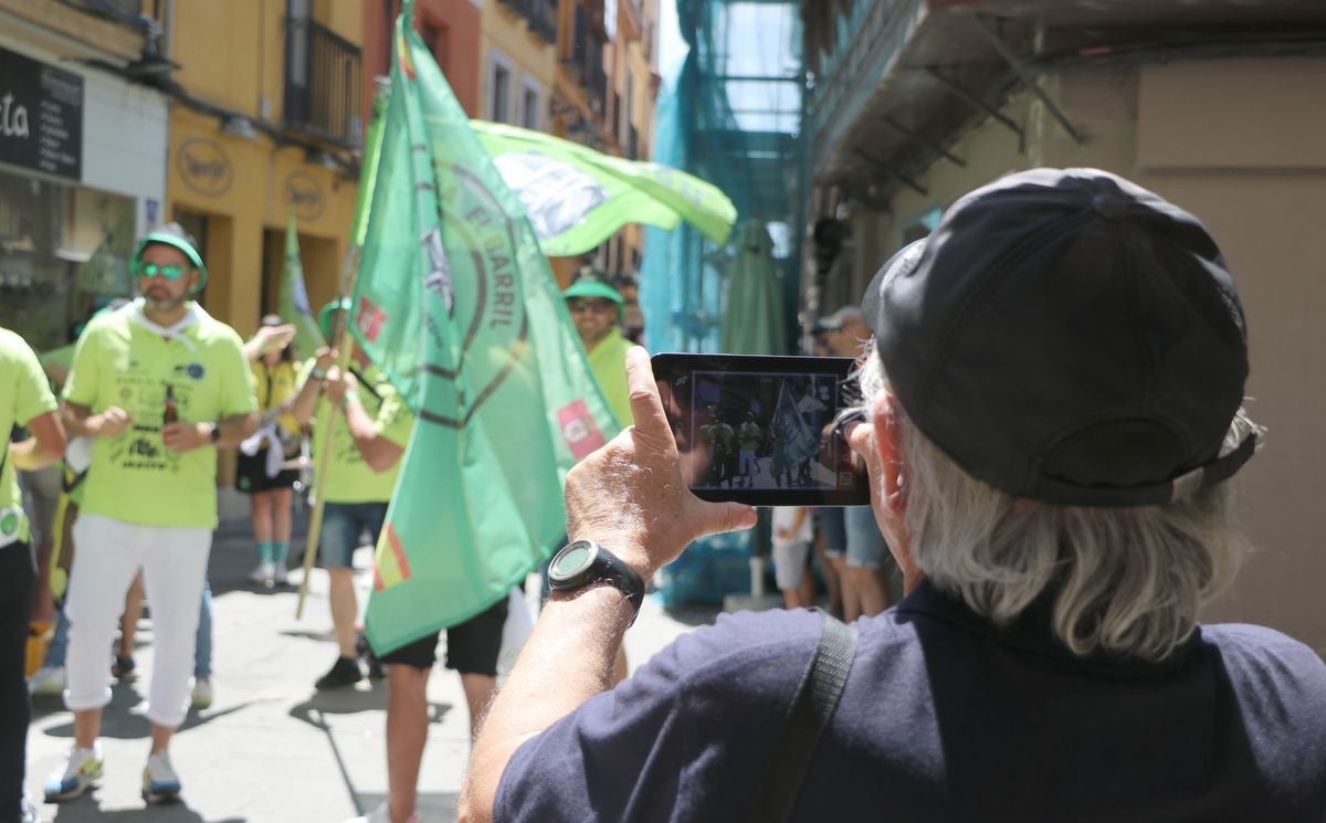 Las peñas anuncian la llegada de las fiestas