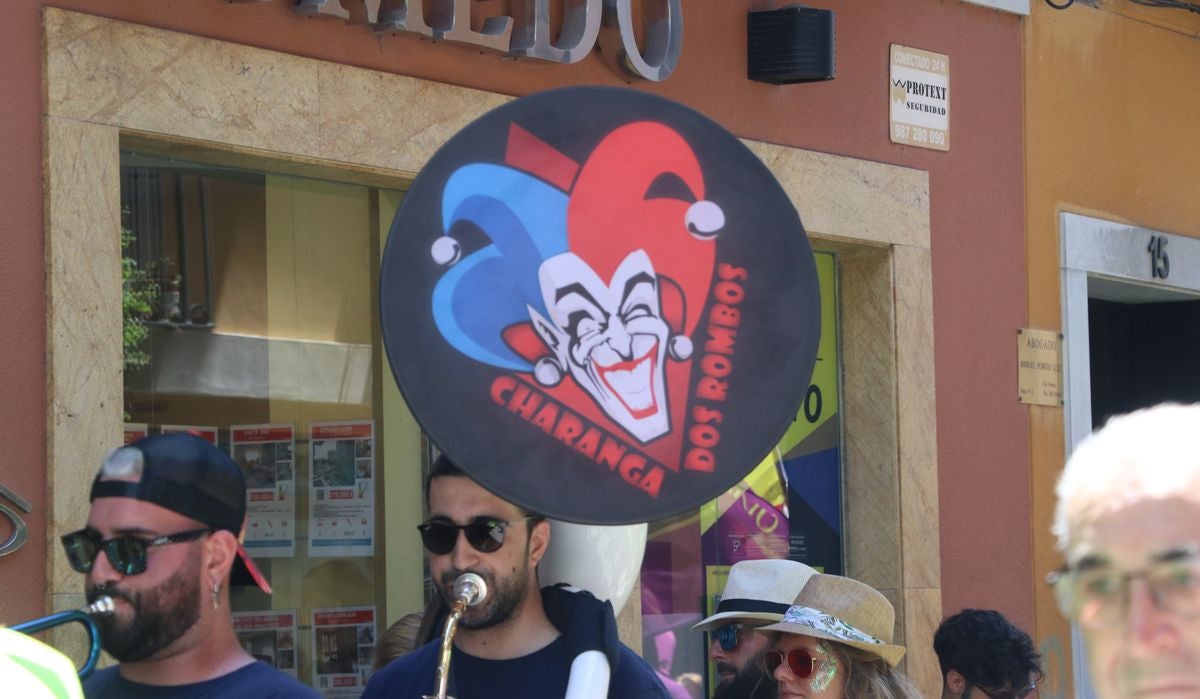 Las peñas anuncian la llegada de las fiestas