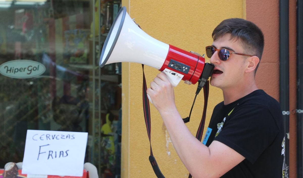 Las peñas anuncian la llegada de las fiestas