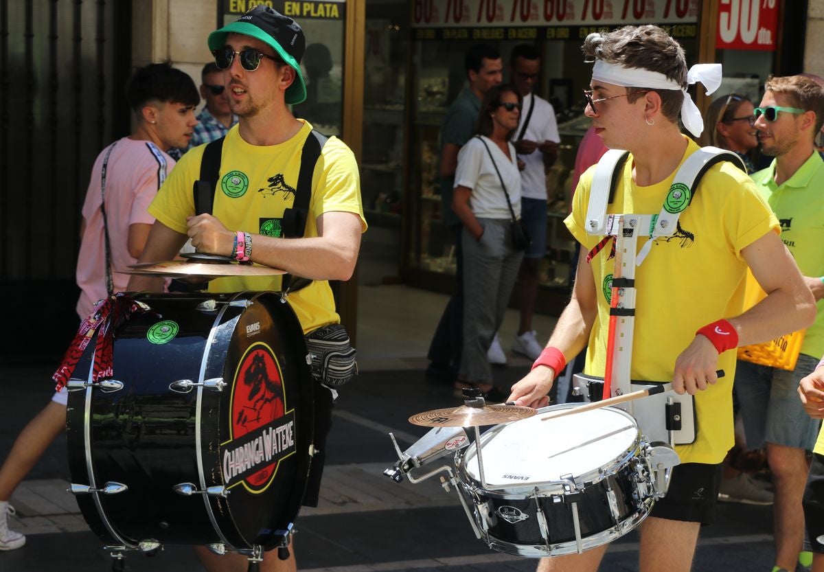 Las peñas anuncian la llegada de las fiestas