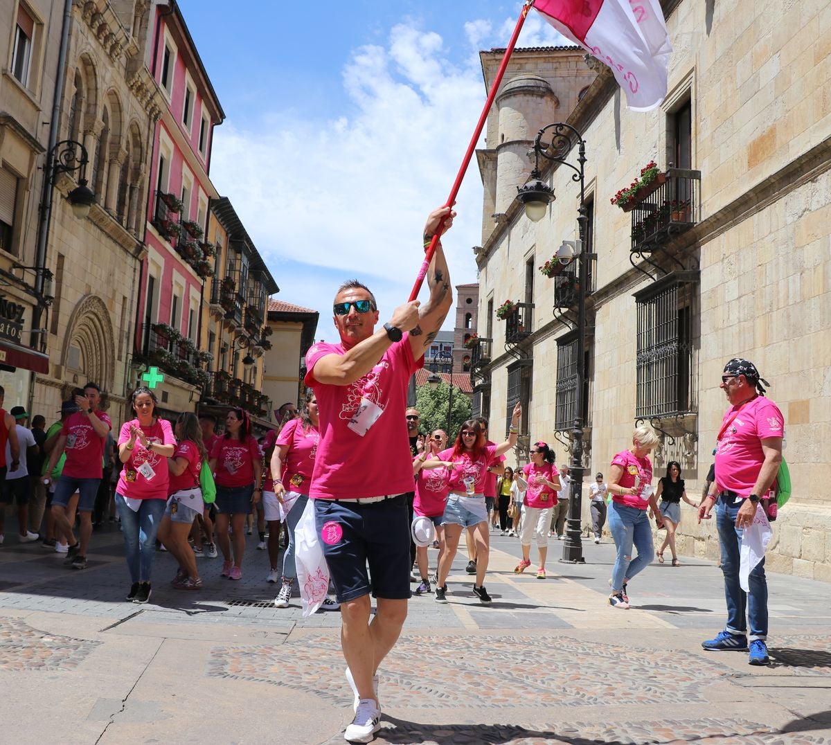 Las peñas anuncian la llegada de las fiestas
