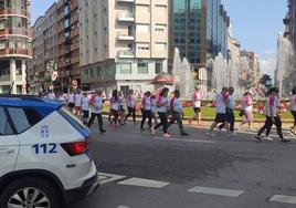 Imagen de parte de la marcha y el control y colaboración de la Policía Municipal.