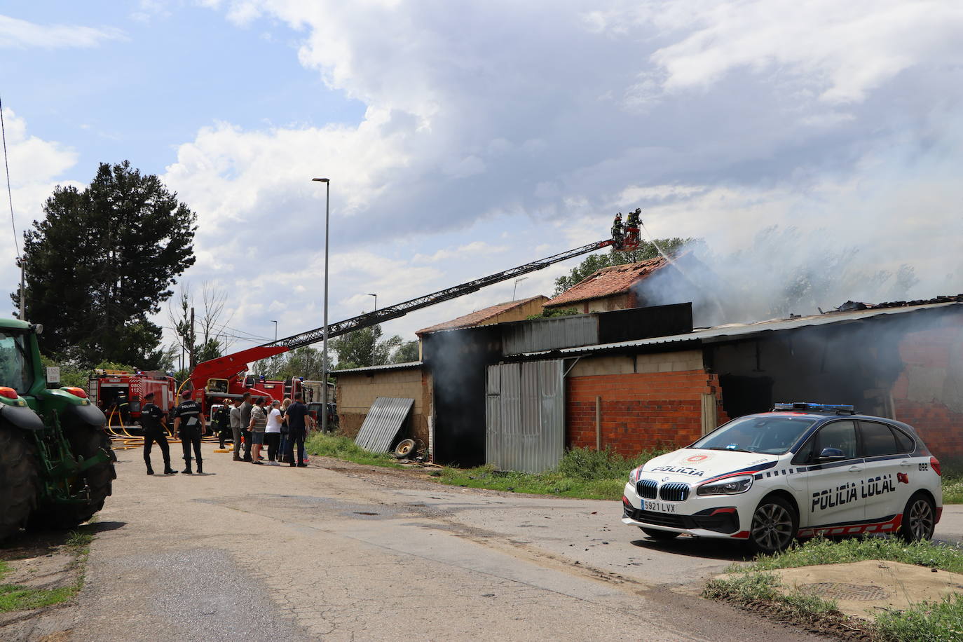 Incendio por un rayo en una nave