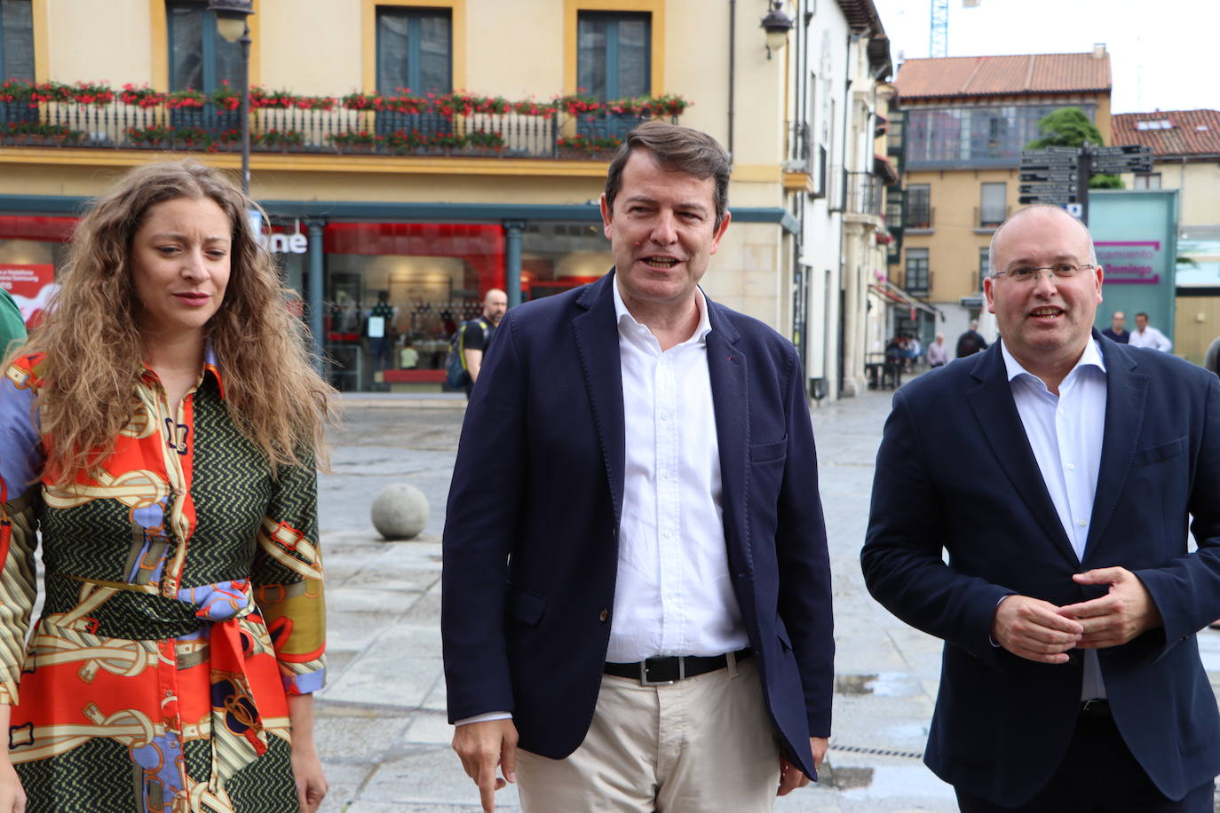 El presidente del PPCyL asiste a la Junta Directiva extraordinaria del PP de León