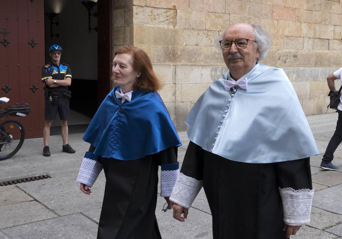 Investidura de doctores honoris causa por la USAL