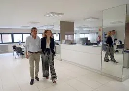 La directora general de Vivienda de la Junta visita la oficina antiokupación de la Cámara de la Propiedad Urbana de Valladolid