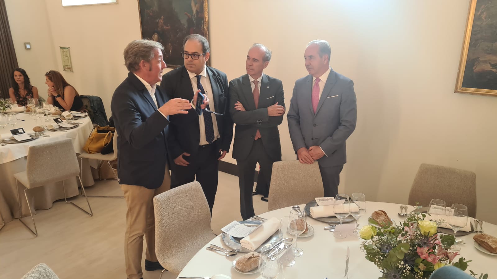 Reunión-comida del comisionado del Corredor Atlántico y los empresarios leoneses