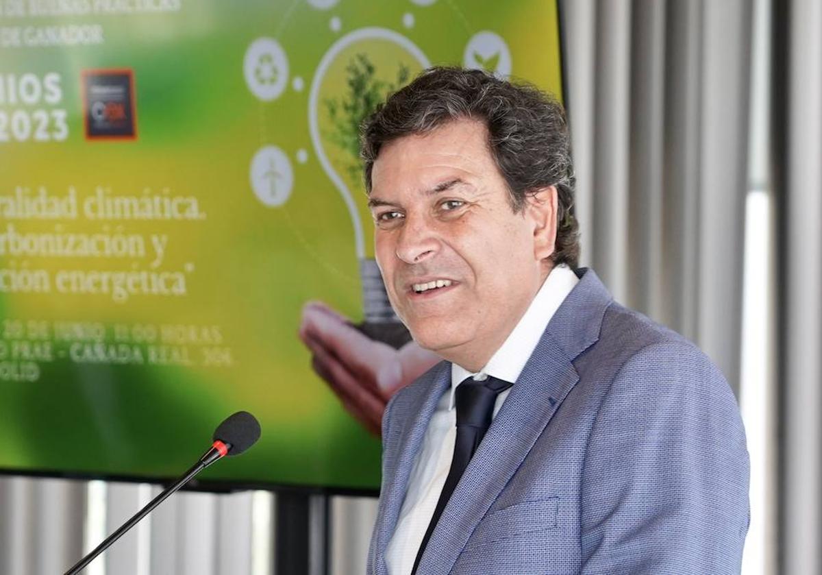 El consejero de Economía y Hacienda y portavoz, Carlos Fernández Carriedo, participa en la jornada ''Neutralidad climática. Descarbonización y transición energética'' y en la clausura de los Premios Nacionales CEX 2023, sobre buenas prácticas en esta área.