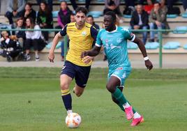 Chris Bueno, en el partido de la pasada temporada con La Virgen ante el Atlético Astorga.