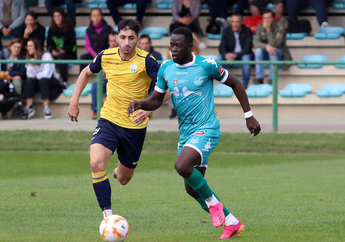 Chris Bueno, en el partido de la pasada temporada con La Virgen ante el Atlético Astorga.