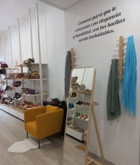 Imagen secundaria 2 - Diferentes imágenes de la tienda Sira Moda y Complementos. 