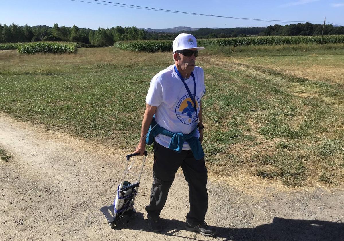 La acción Alfas en Camino incian un tramo del Camino de Santiago para concienciar sobre esta enfermedad rara.