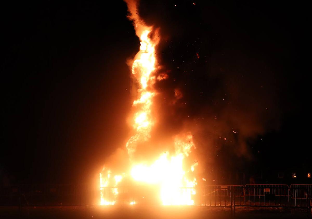 La hoguera ha ardido en pocos segundos.