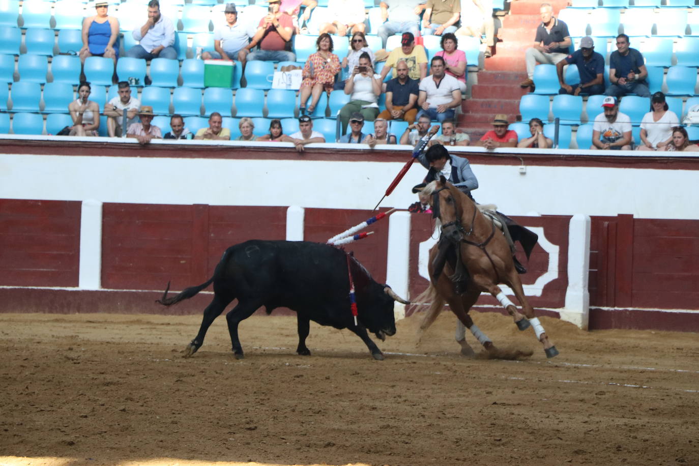 Imagen secundaria 1 - Lea Vicens y Diego Ventura abren la puerta grande de León