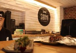 Dos platos de sushi en el local que Sibuya abrió en San Marcelo en el año 2017.