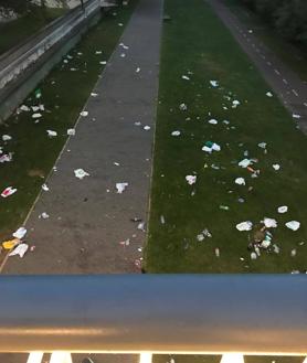 Imagen secundaria 2 - San Pedro también trae resaca a León: trece toneladas de basura tras la noche de fiesta