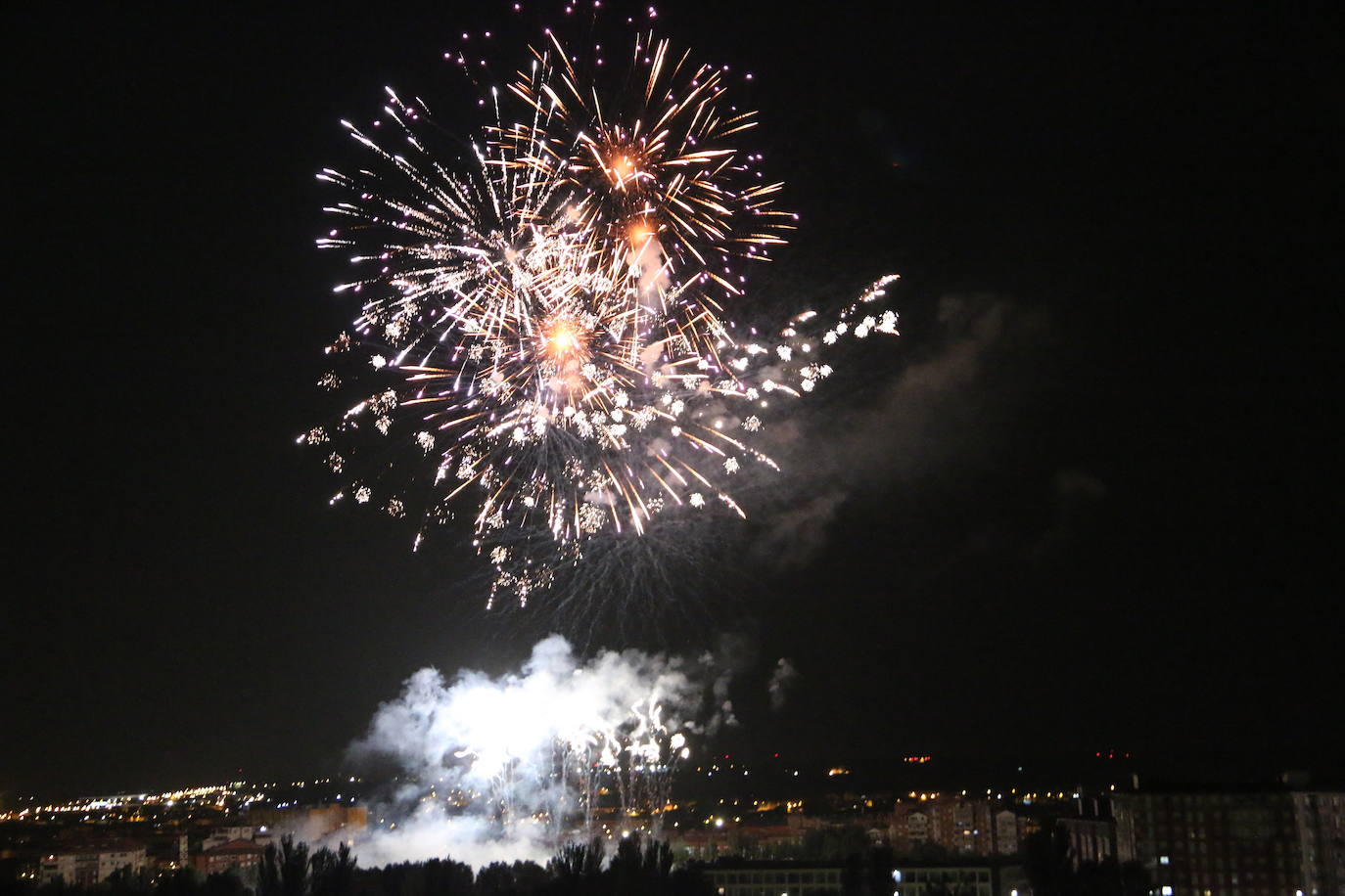 Fuegos artificiales en San Pedro