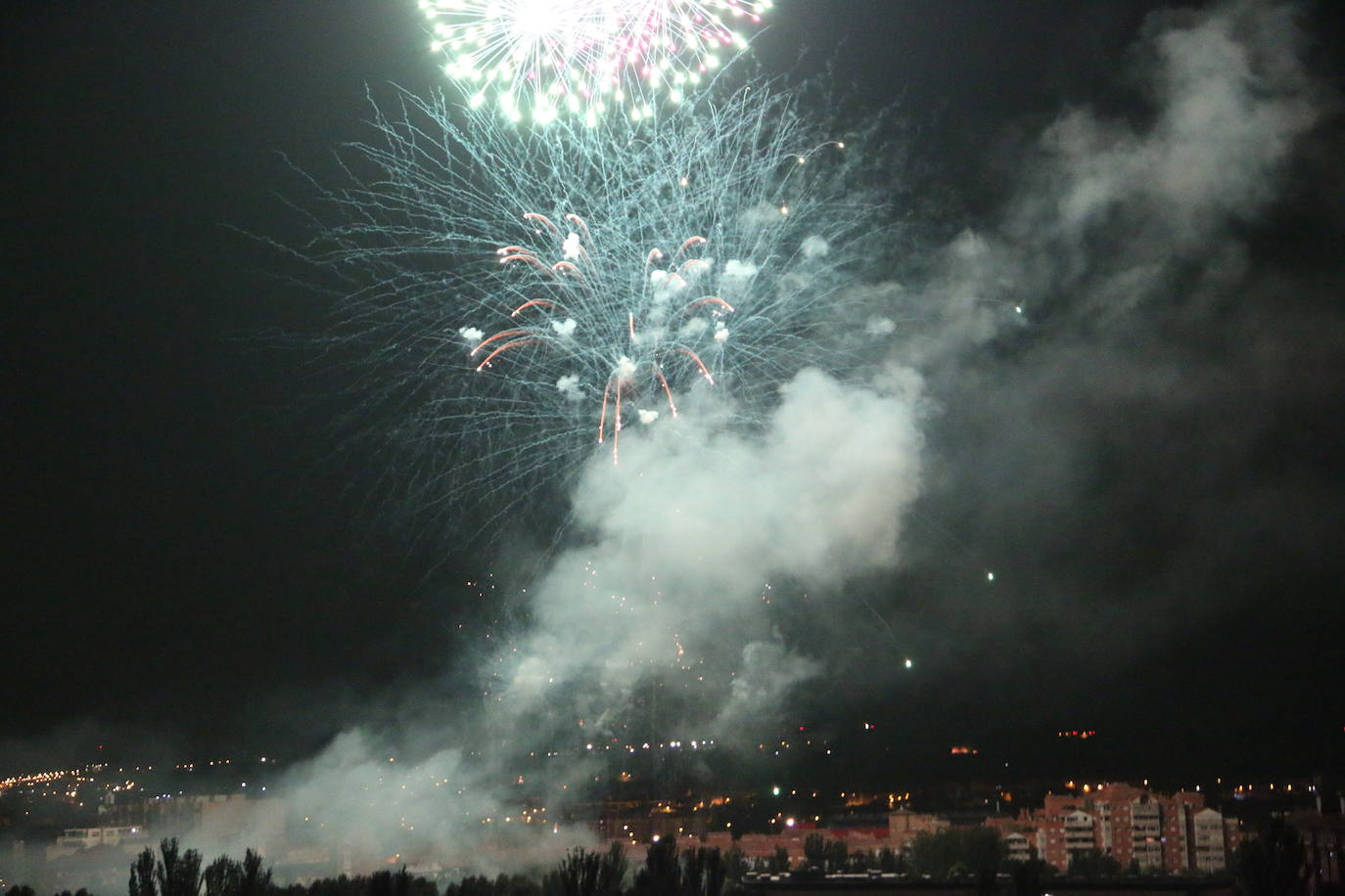 Fuegos artificiales en San Pedro