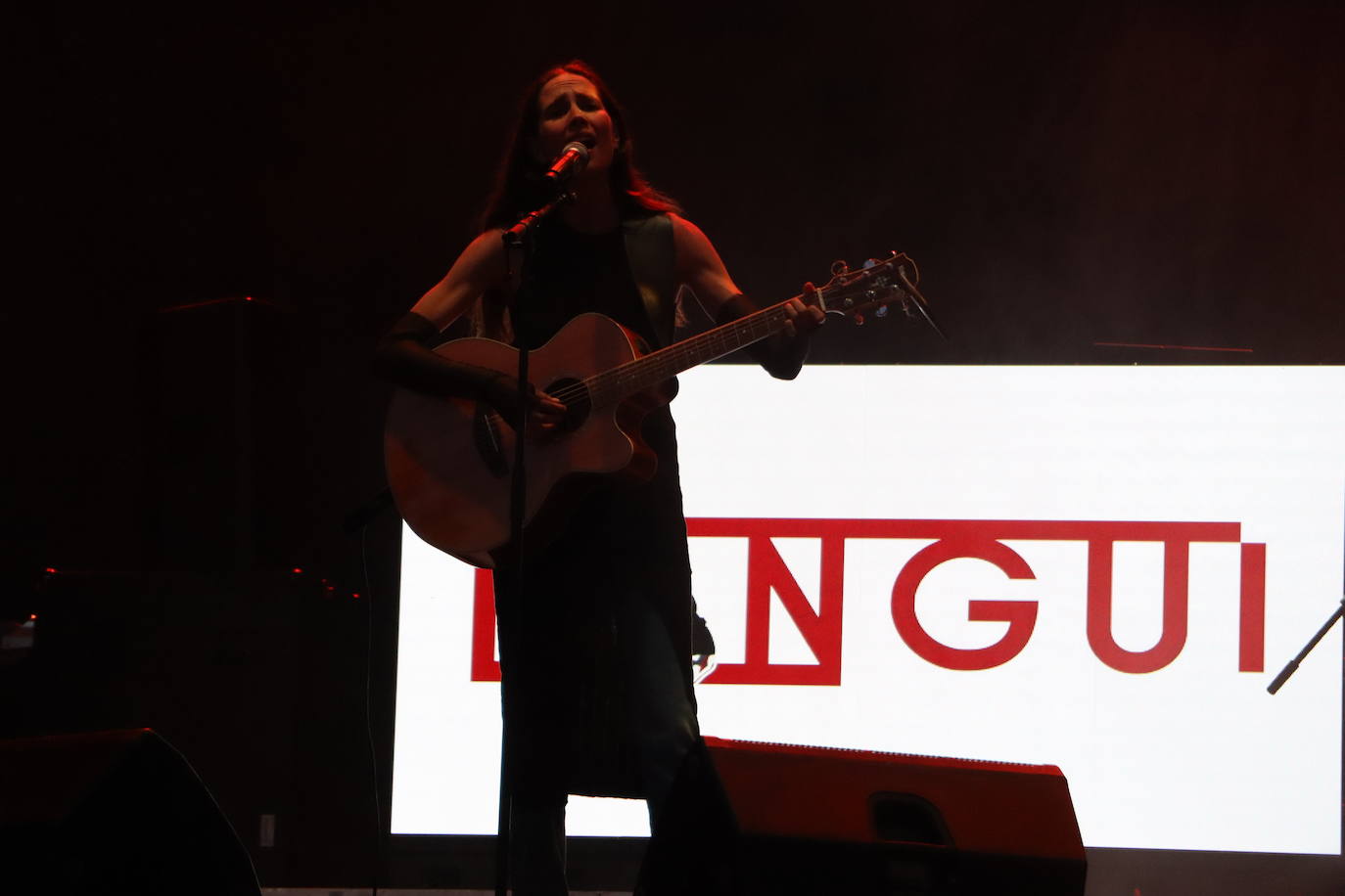 El Langui y Brisa Fenoy ponen el broche a San Juan y San Pedro