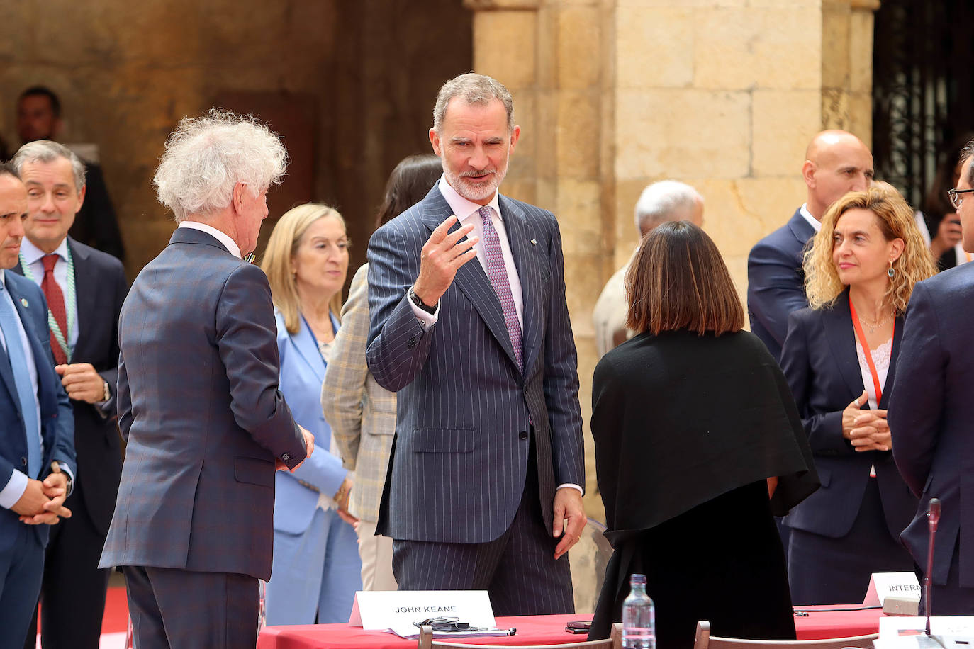 El Rey Felipe VI abandona la Conferencia internacional