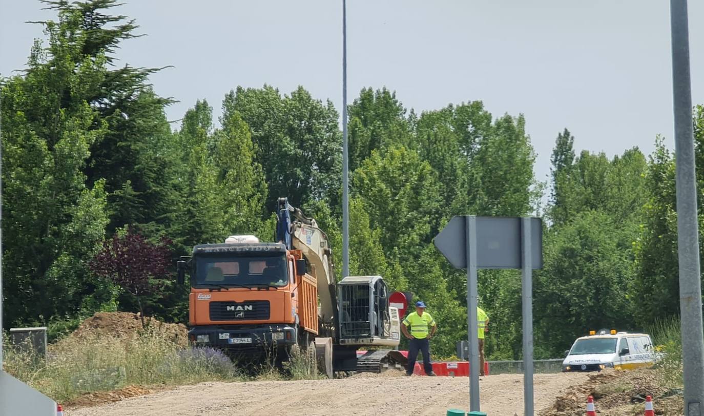 Obras en la rotonda del Hospital de León