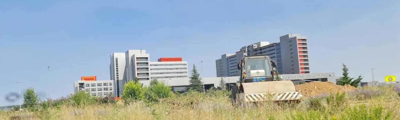 Obras en la rotonda del Hospital de León