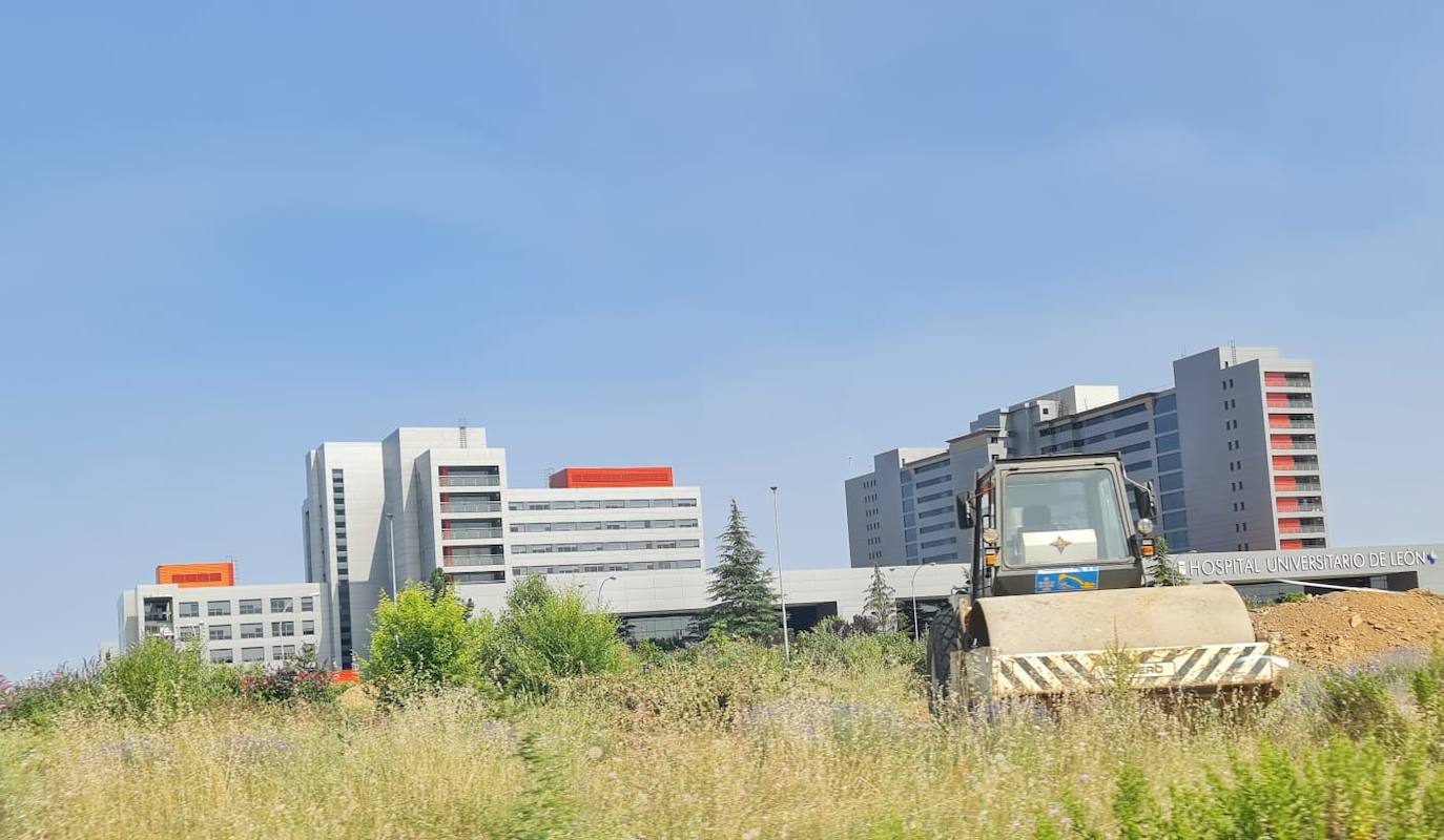 Obras en la rotonda del Hospital de León